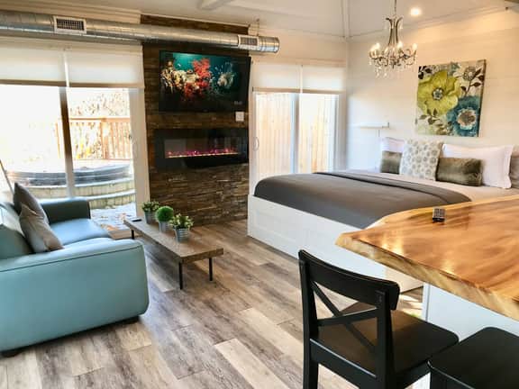 Perfect Getaway with Hottub Bella Vista